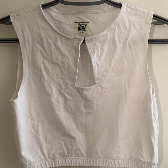 Catwalk Performance Artwear Tops - Sleeveless White Keyhole Crop Top with Elastic Hem